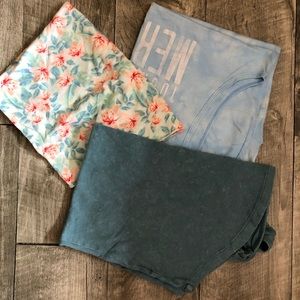 Bundle of 3 tank tops